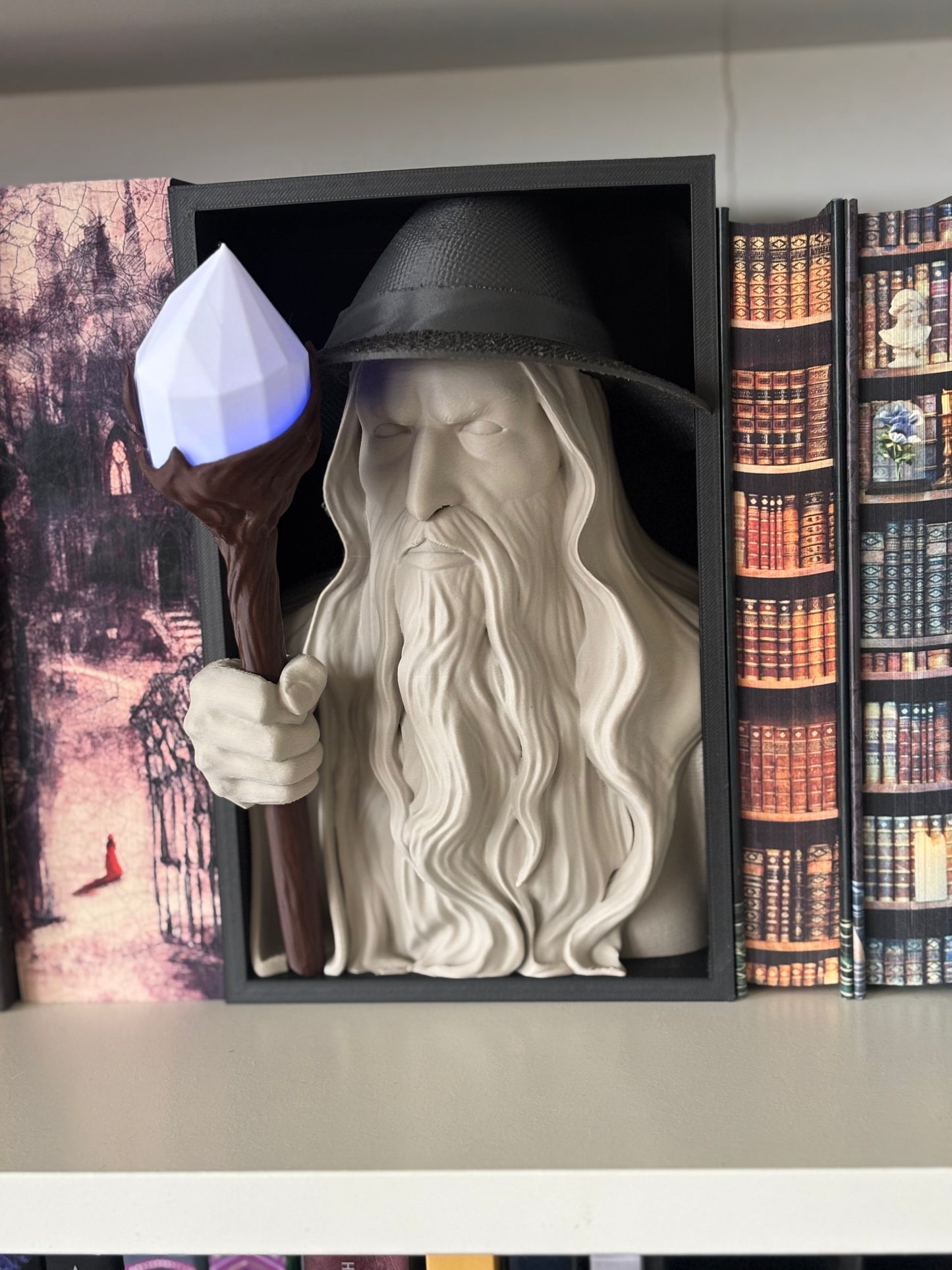 Glowing Wizard Book Nook m/fargelys