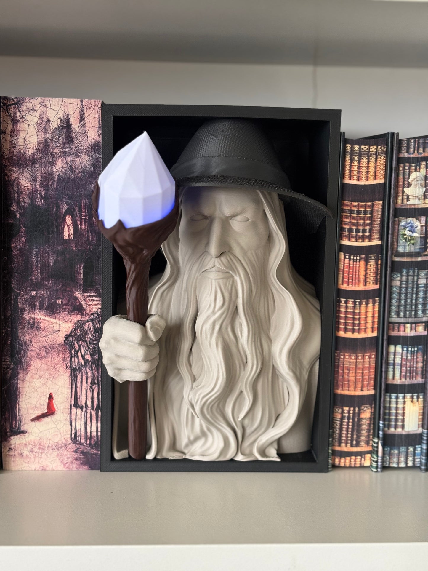 Glowing Wizard Book Nook m/fargelys