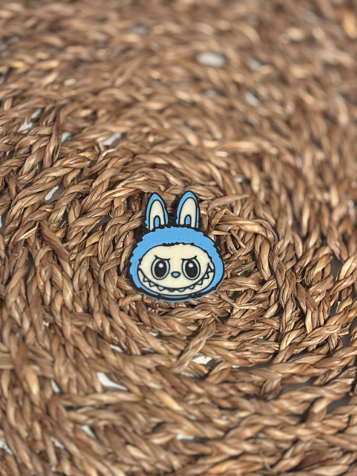 Labubu inspirert Pin