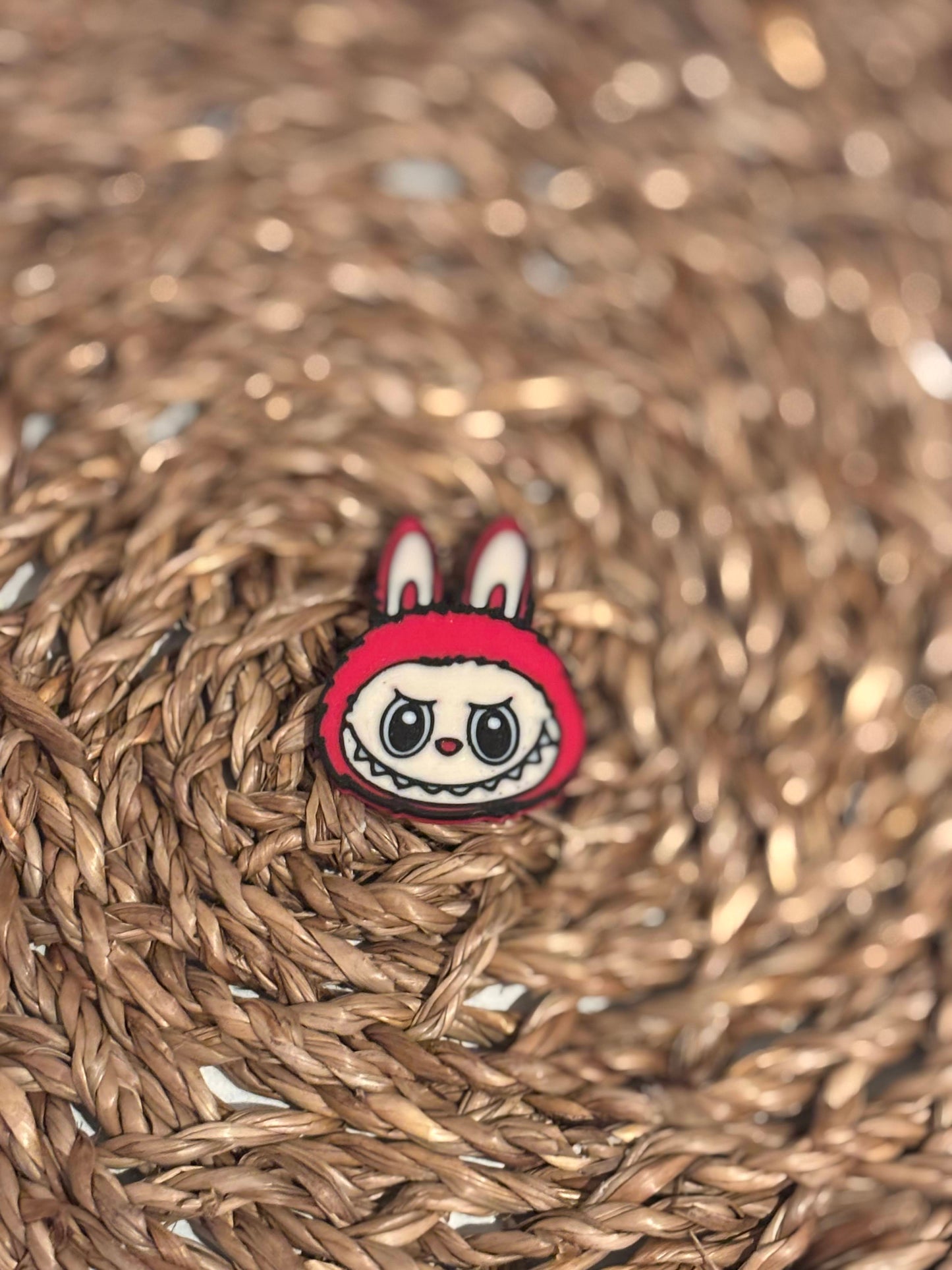 Labubu inspirert Pin