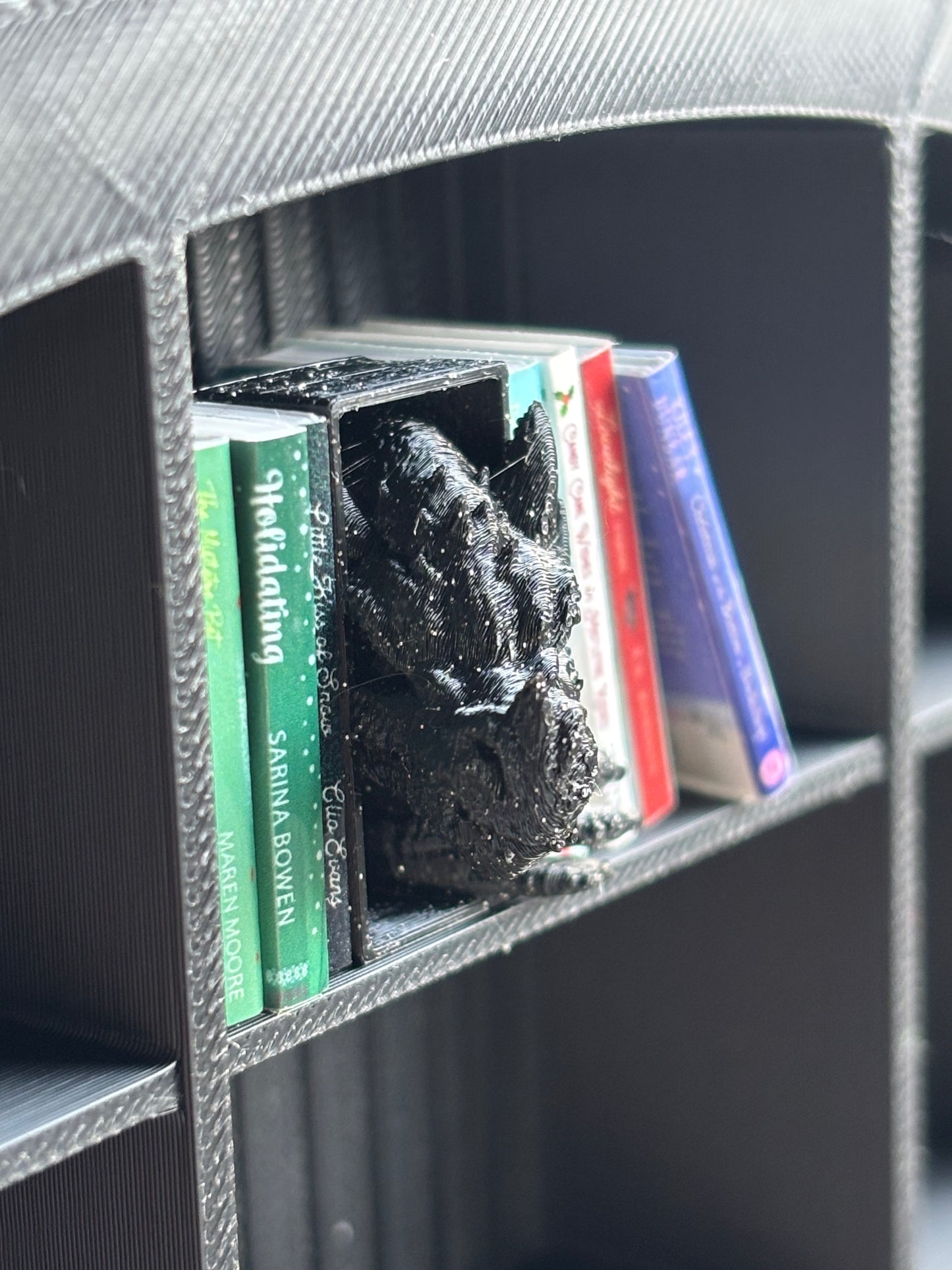 Drage med klør - Miniatyr Book Nook til Mini Bokhylle
