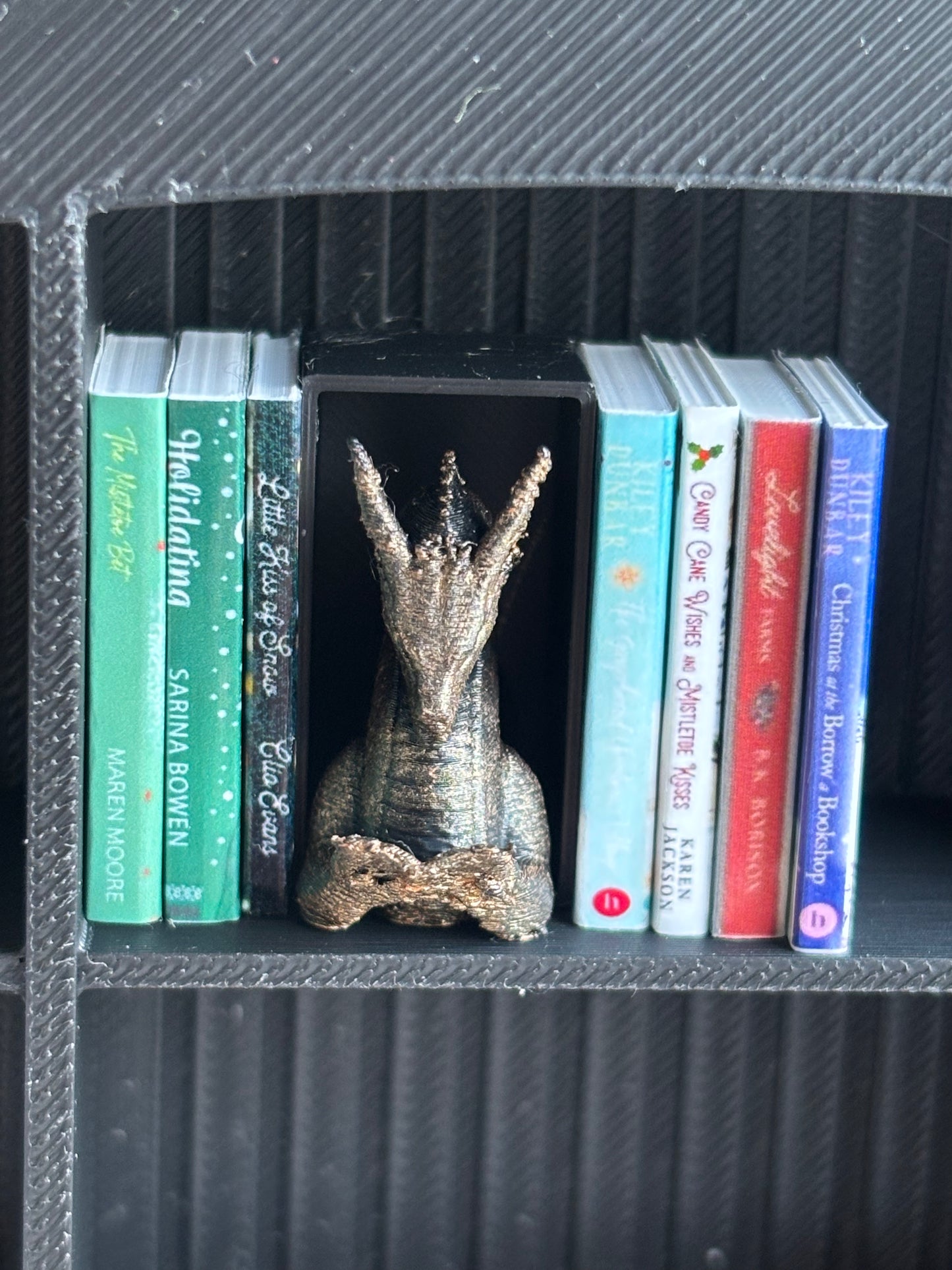 Lesedrage - Miniatyr Book Nook til Mini Bokhylle