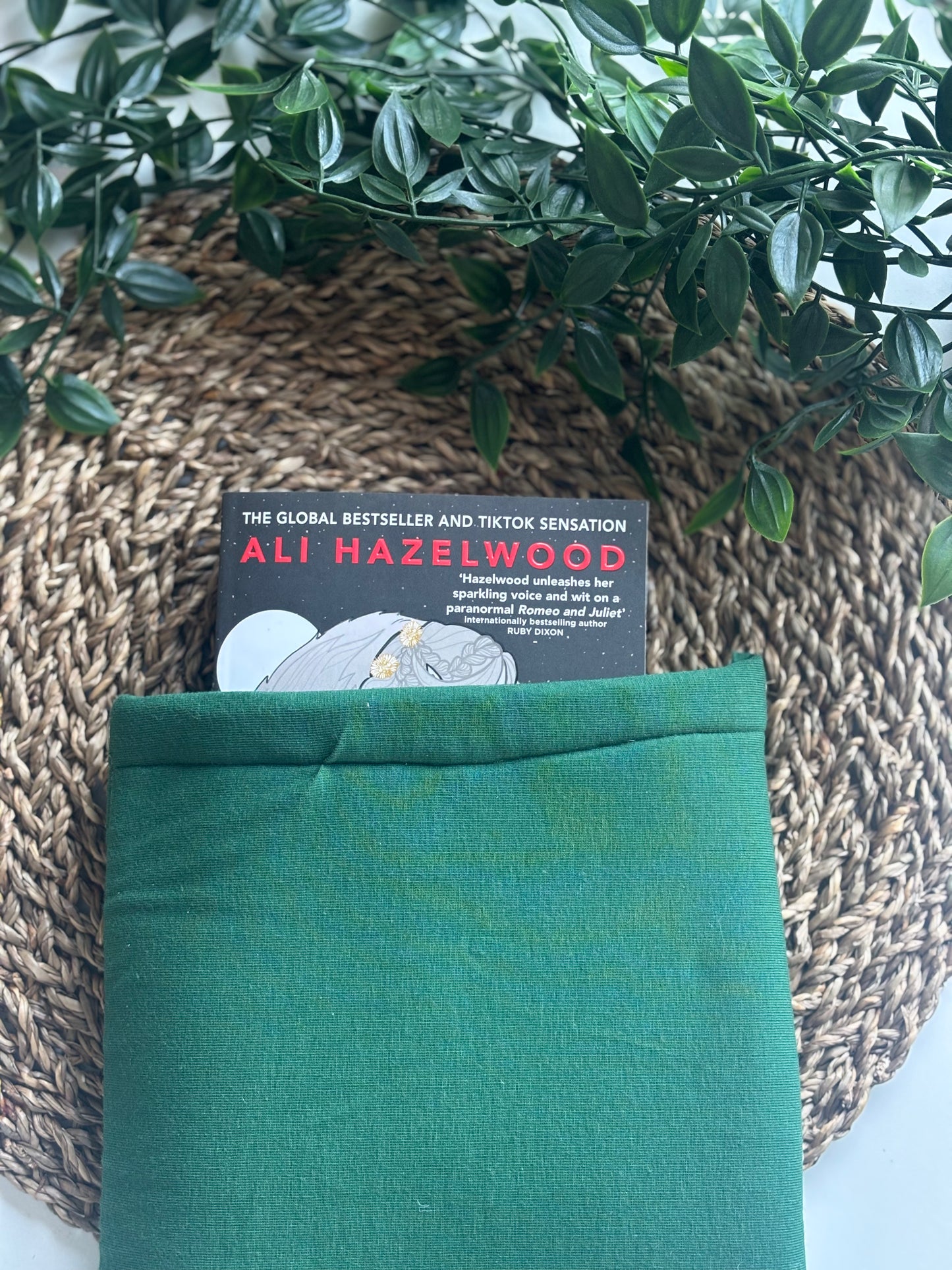 Ensfarget Booksleeve (Velg mellom flere farger)