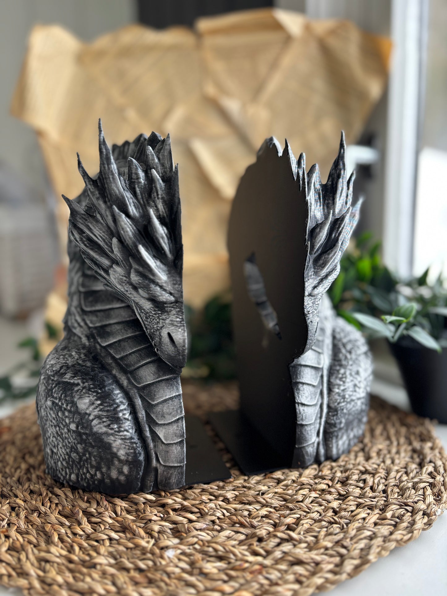 Silver Elder Spine Dragon Bokstøtte