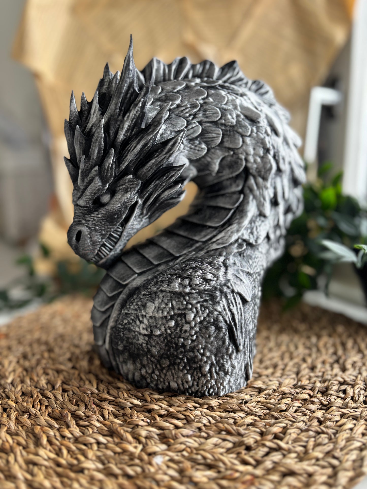 Silver Elder Spine Dragon Bokstøtte