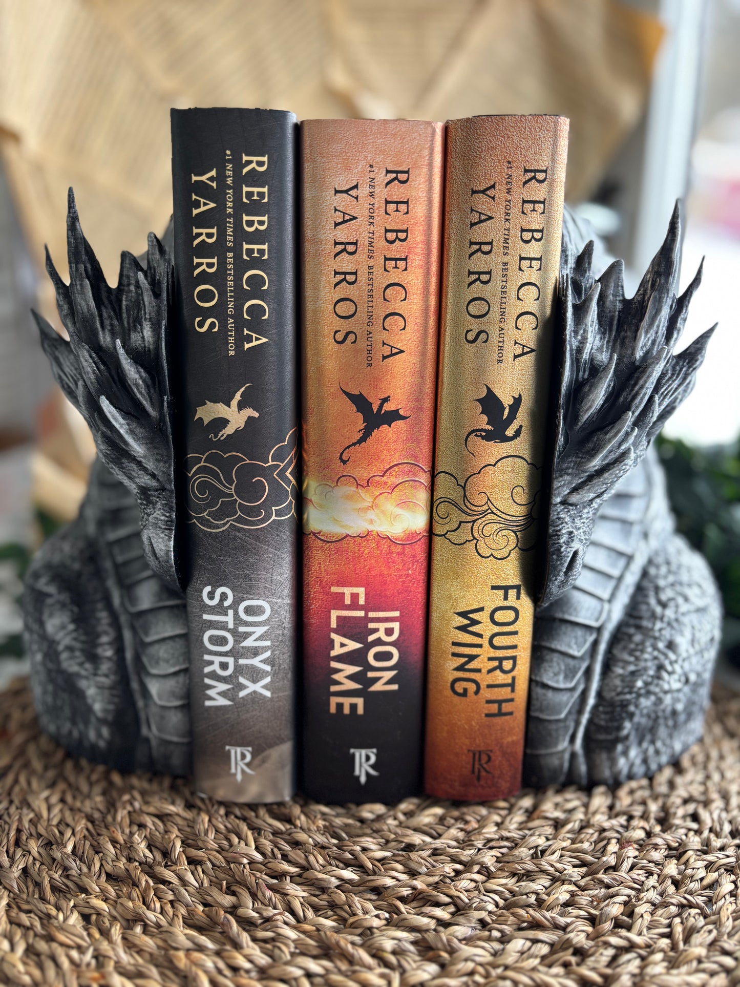 Silver Elder Spine Dragon Bokstøtte