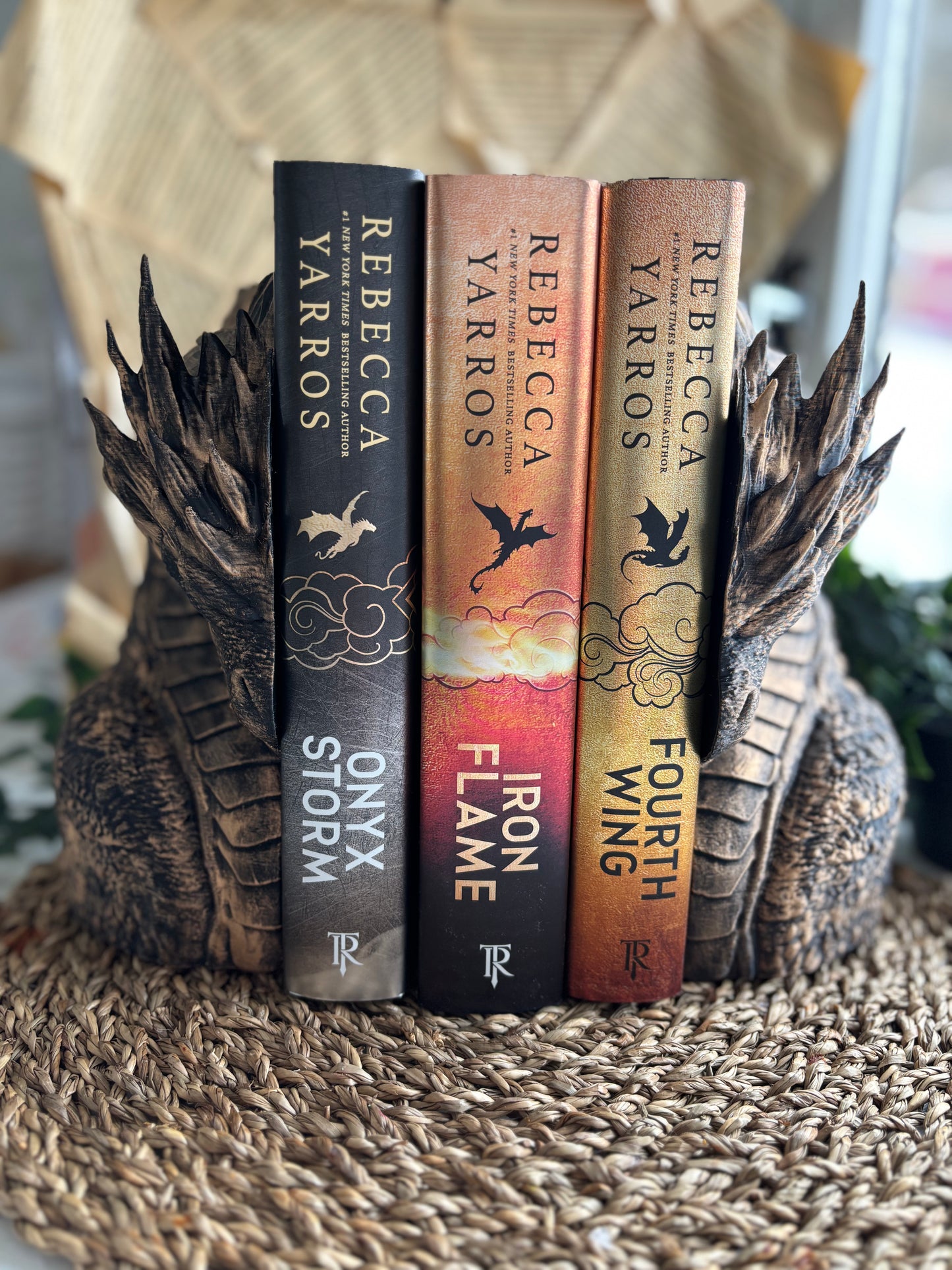 Golden Elder Spine Dragon Bokstøtte