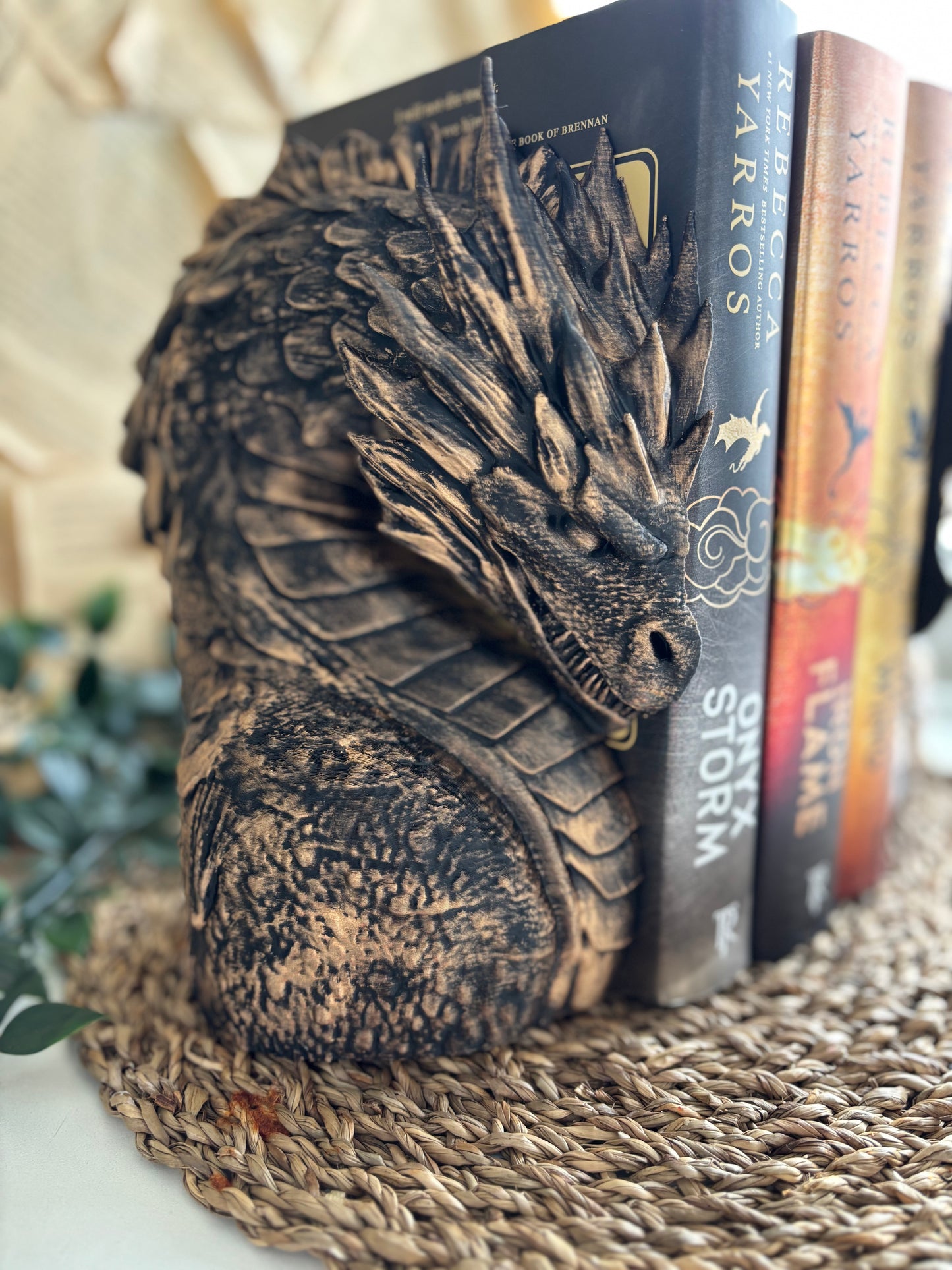 Golden Elder Spine Dragon Bokstøtte