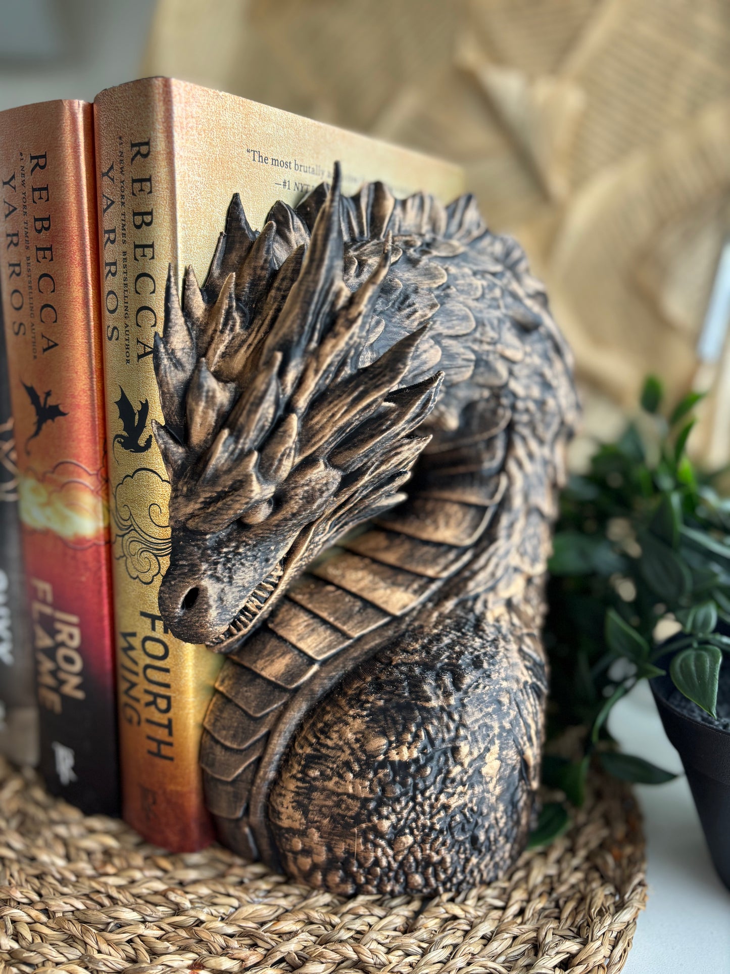 Golden Elder Spine Dragon Bokstøtte