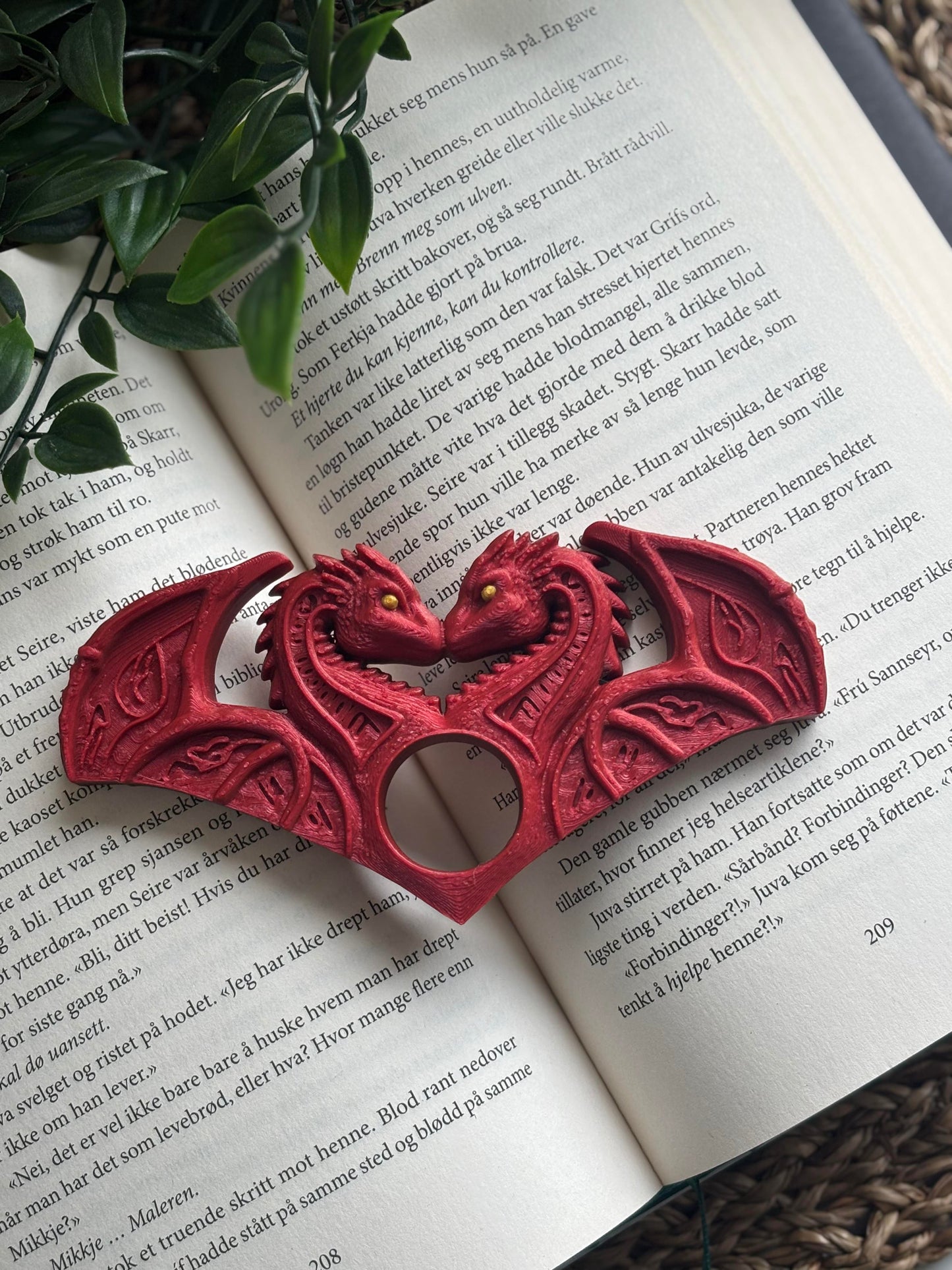 Dragon Embrace Sideholder / Thumb Page Holder