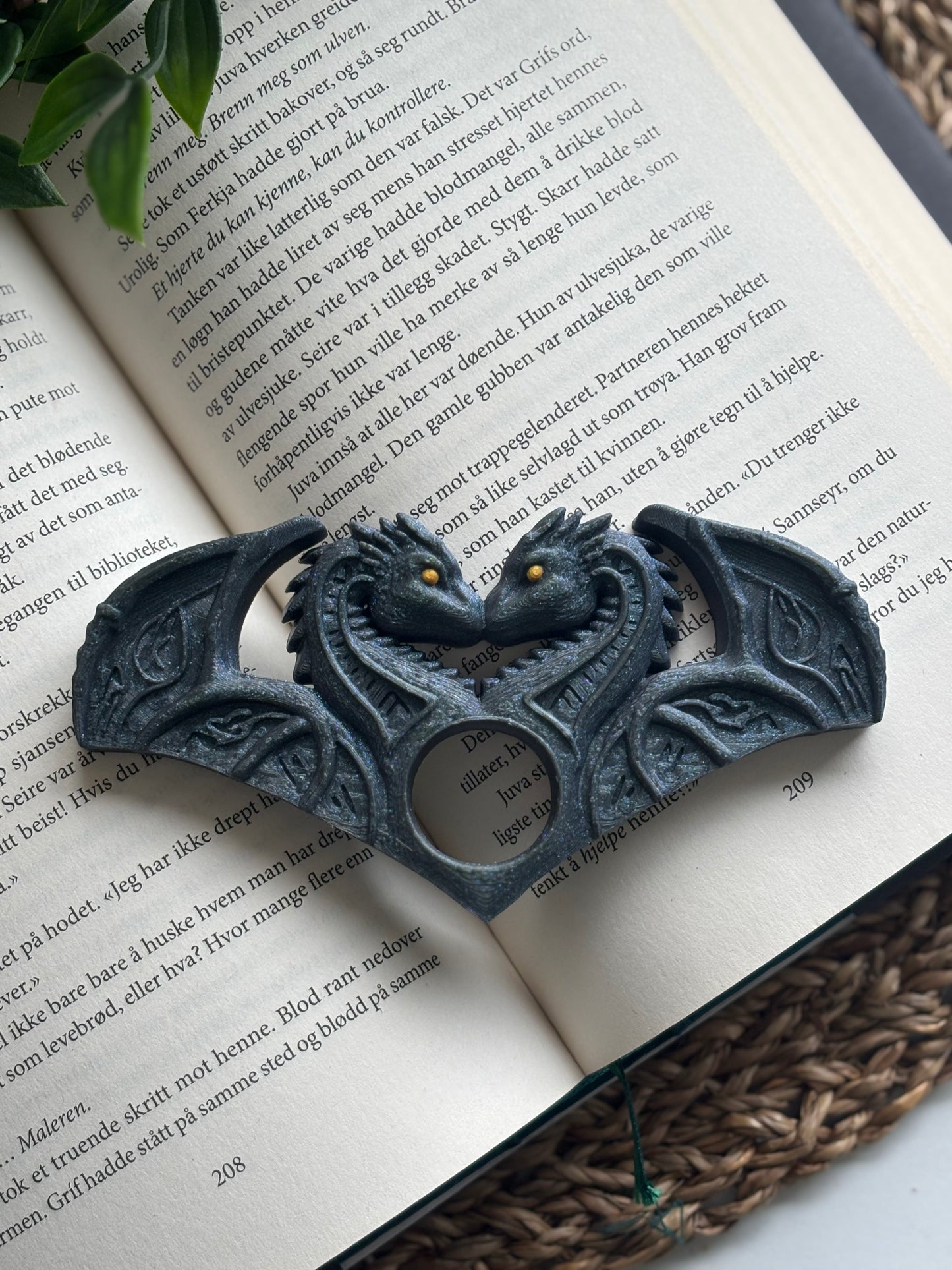 Dragon Embrace Sideholder / Thumb Page Holder
