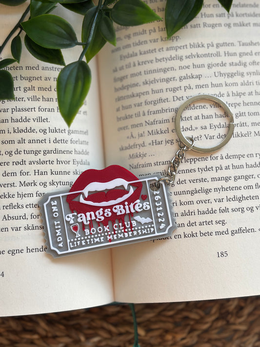 Fangs Bites Book Club Nøkkelring