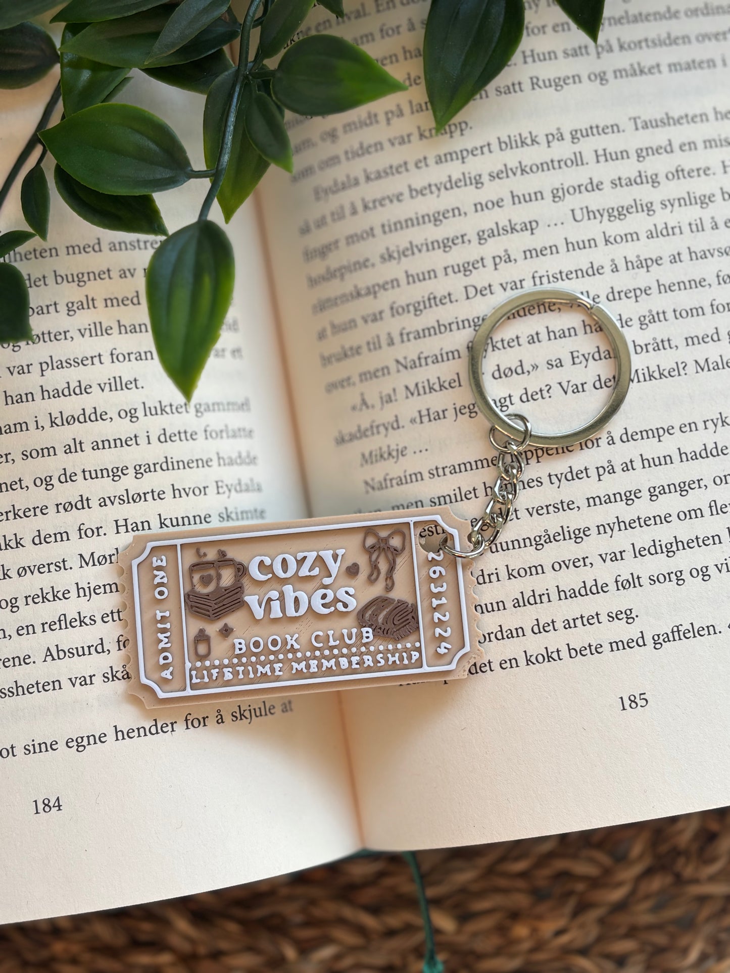 Cozy Vibes Book Club Nøkkelring