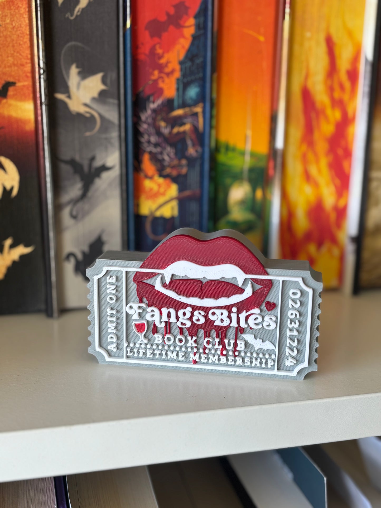 Fang Bites Book Club Bokhylleskilt