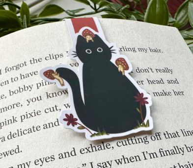 Black Cat with Mushrooms Magnetisk Bokmerke