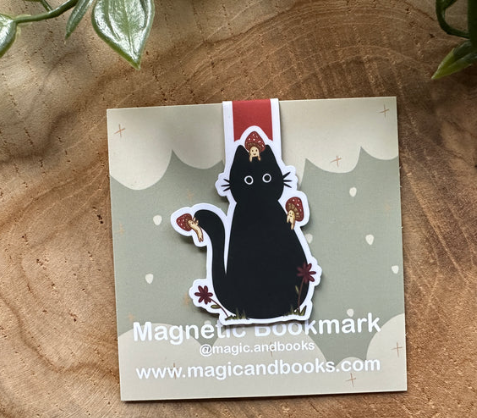 Black Cat with Mushrooms Magnetisk Bokmerke