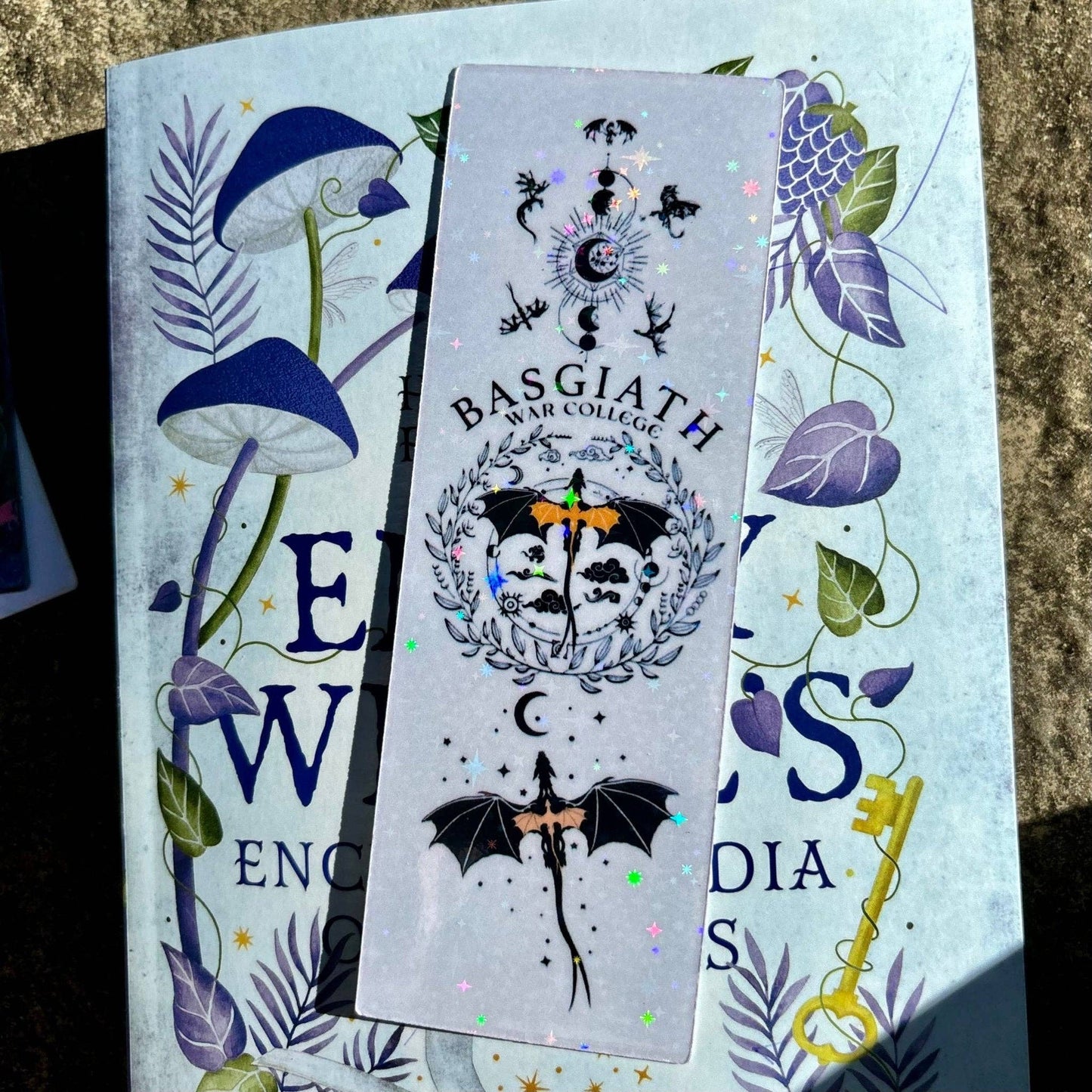 Fourth Wing Basgiath War Collage Laminated Sparkle Bokmerke