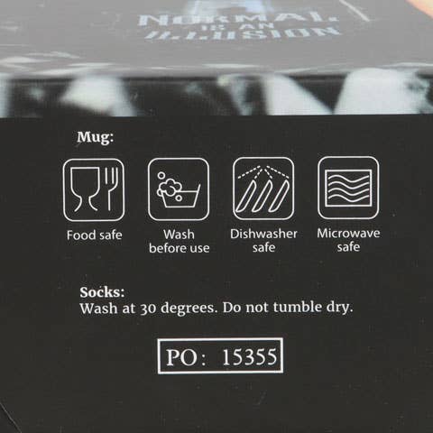 Normal is an Illusion Kopp og kosesokker gavesett