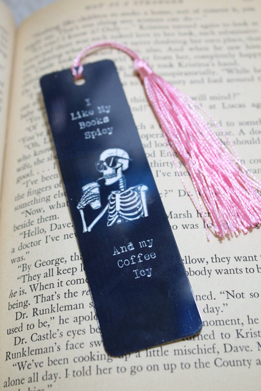 I Like My Books Spicy and My Coffee Icy - Bokmerke i metall