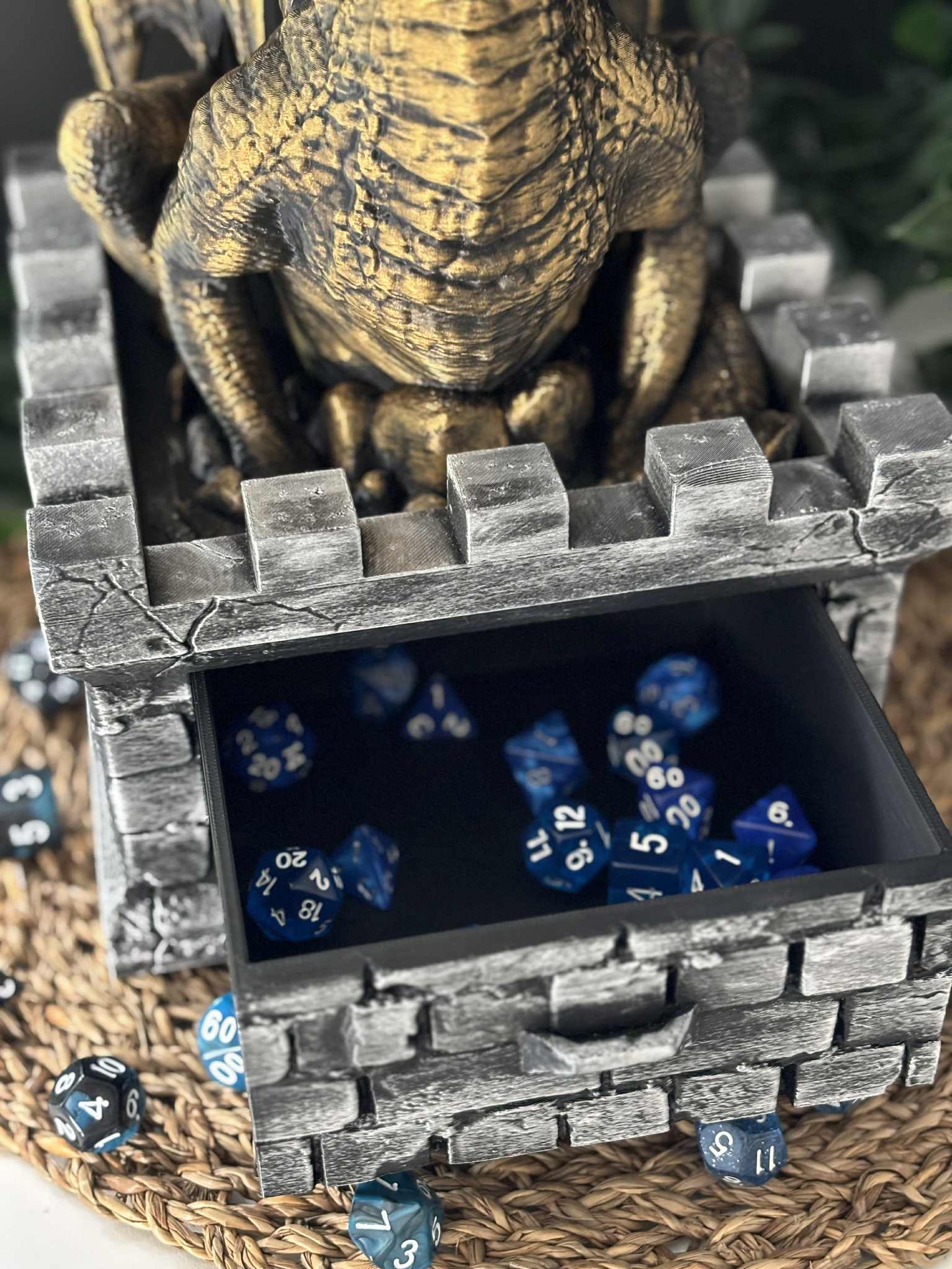 Dragon Vault – Dice Tower & Oppbevaringsboks