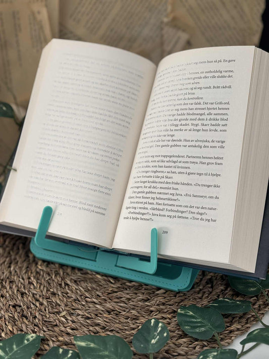 Travel Book Rest