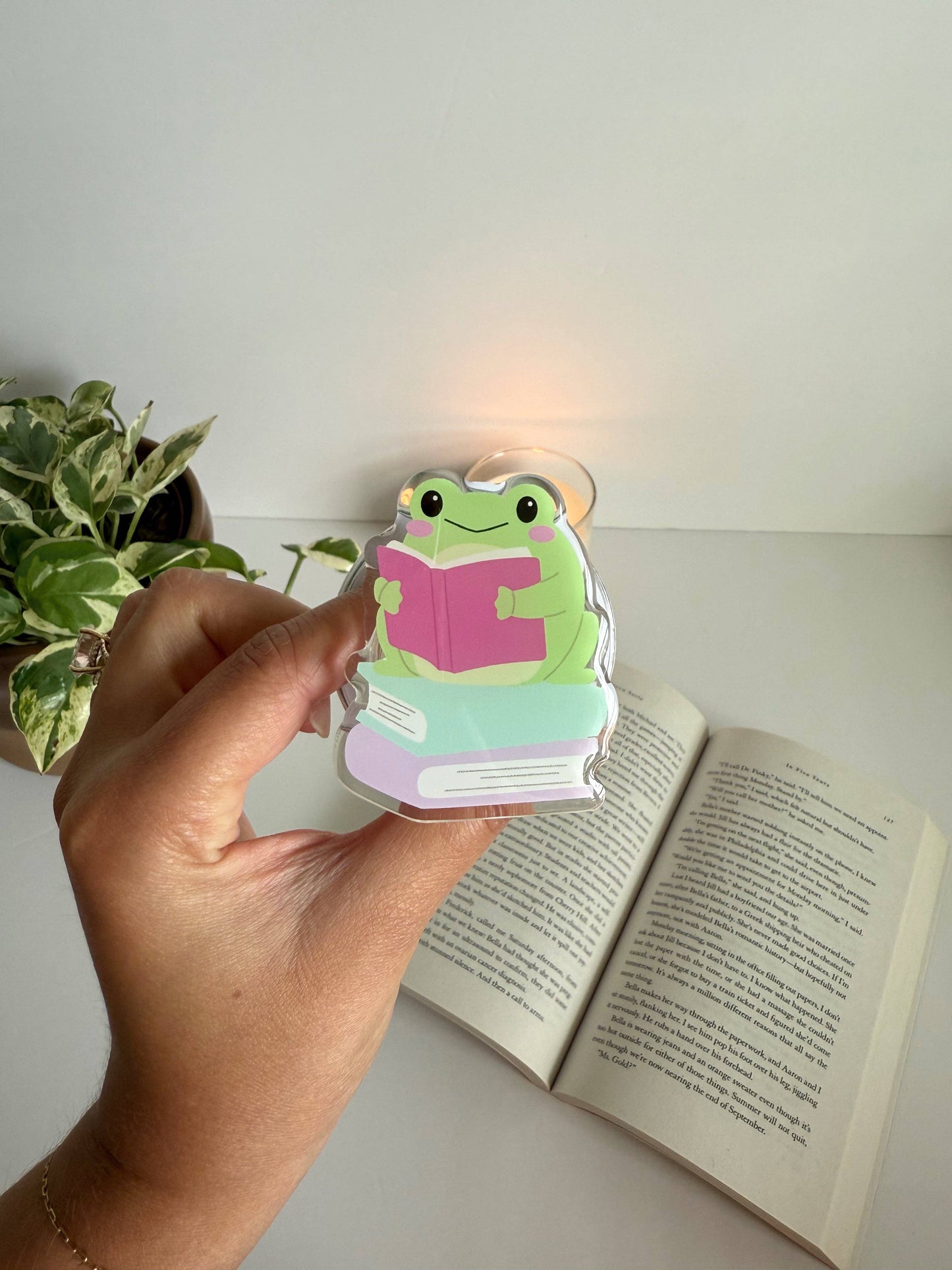Reading Frog Kindle Grip