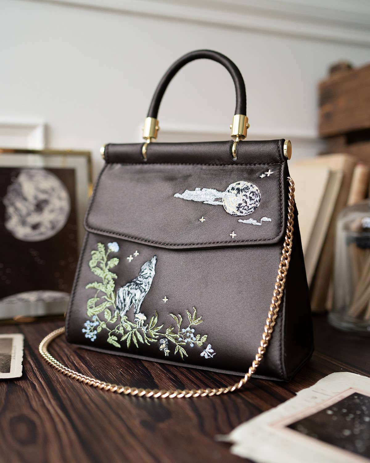 FABLE Wolf & Moon Brodert Veske