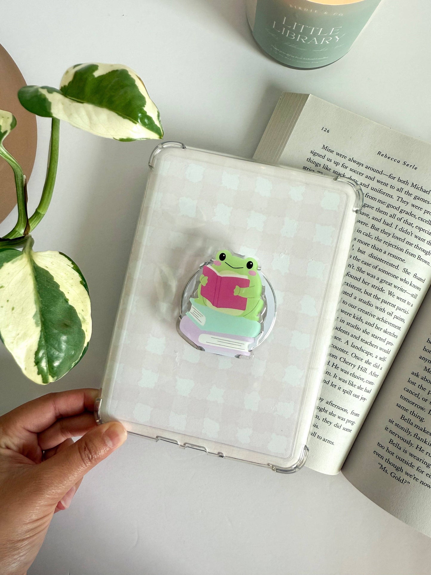 Reading Frog Kindle Grip
